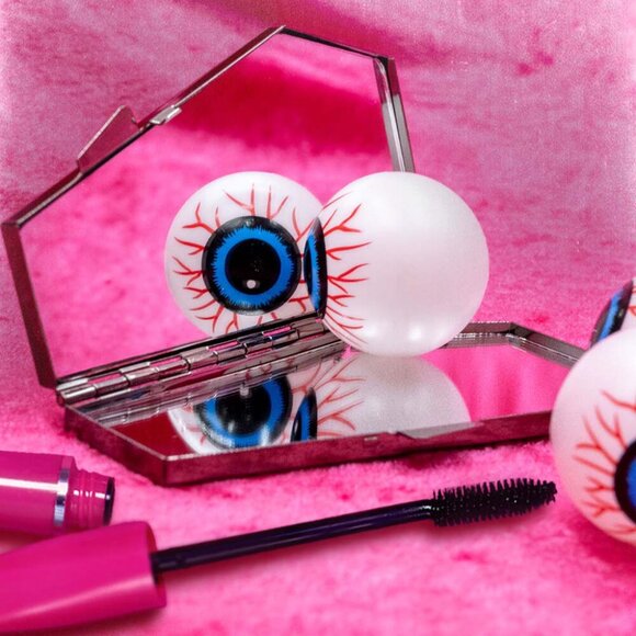 Elvira Mummy Coffin Shape Standing Compact Makeup Mirror NEW - Picture 3 of 3